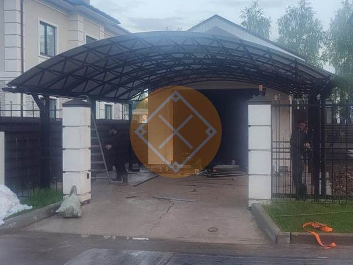 навес для машины из поликарбоната