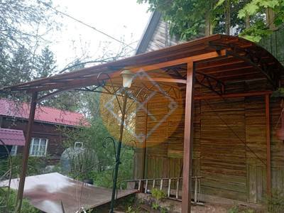 Дачный навес из поликарбоната оранжевого цвета