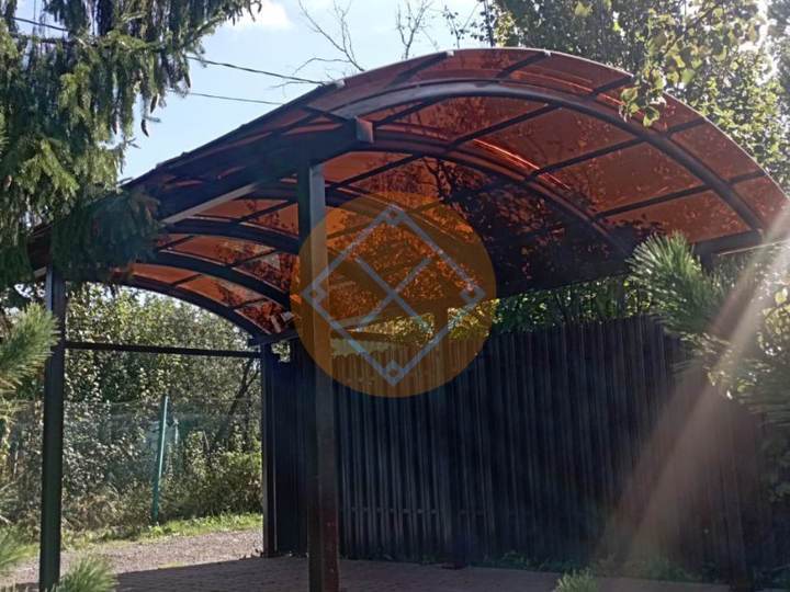 арочный металлический навес