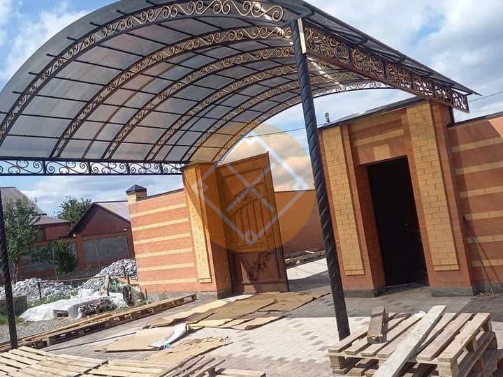 навес с коваными элементами