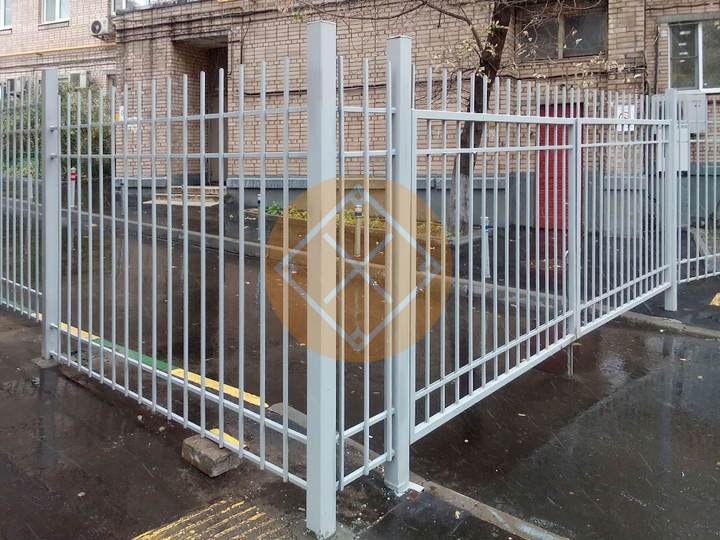 белый сварной забор
