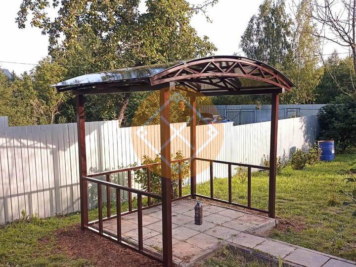 арочный навес для частного дома