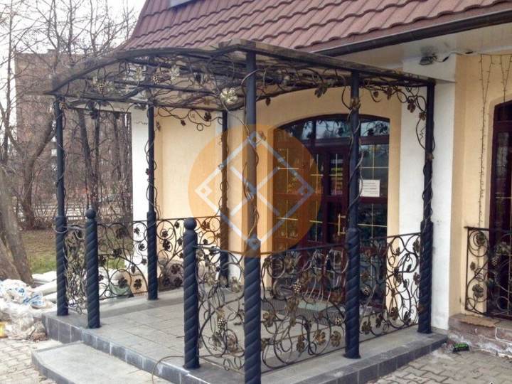 навес с ковкой