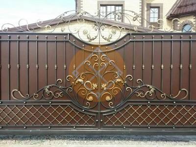 Стальные откатные ворота с ковкой